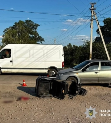 Автомобіль збив водійку електроскутера у Кропивницькому