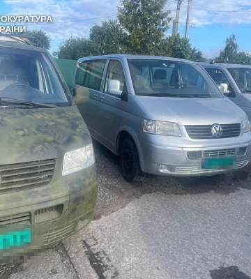 Намагалися продати понад 50 автівок з гуманітарної допомоги - дві справи скеровано до суду