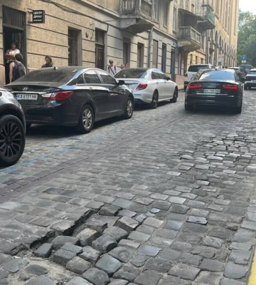 У Львові три дні вулиця буде перекрита для руху приватного транспорту