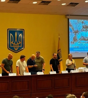 Вирубка дерев під тепломережу на Теремках: влада та мешканці взяли паузу на два тижні