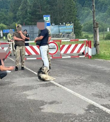 Майора нацгвардії затримали при перевезенні трьох чоловіків до кордону зі Словаччиною