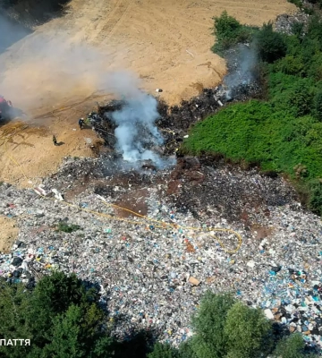 За добу рятувальники ліквідували дві пожежі на сміттєзвалищах у Хустському та Мукачівському районах