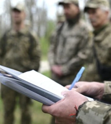 У Нововолинську чоловік із ножем напав на військових ТЦК