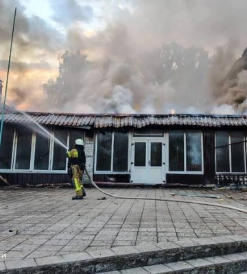 Росіяни вдарили безпілотником по ліцею на Харківщині