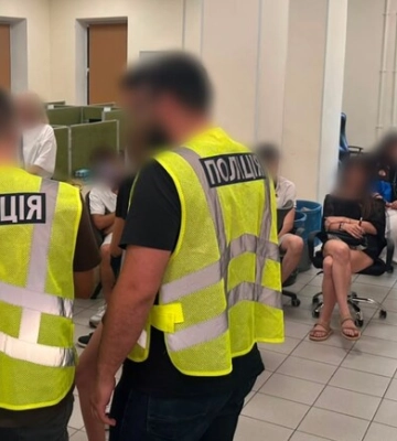 У Харкові ліквідували сім шахрайських call-центрів
