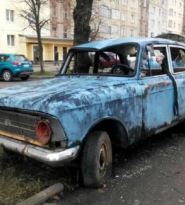 Покинуті «авто-привиди» в Ужгороді: кому чекати на примусову евакуацію та які суми доведеться сплатити
