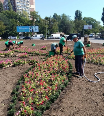 В Одесі облаштовують новий величезний квітник