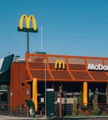 Вперше у місті: у Рівному відкрили новий McDonald's з окремою послугою