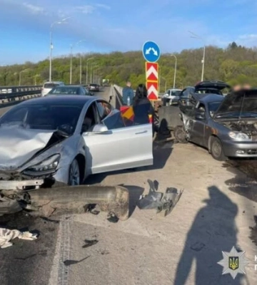 Смертельна ДТП на Дарницькому мосту: обвинувальний акт щодо водія Tesla скерували до суду