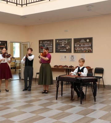 У селі Велика Добронь учергове відбувся табір народної музики і танцю