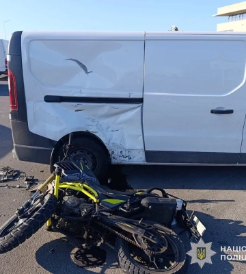 У селі на Львівщині після тарану мотоцикла та бусика потрапив до шпиталю водій двоколісника
