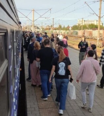 Задержки до 13 часов и +37°C на перроне: поезда из Днепра выбились из графика из-за обстрелов