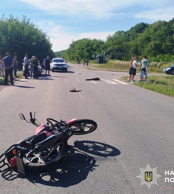 На Хмельниччині вантажівка на трасі збила неповнолітнього мотоцикліста, - поліція
