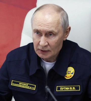 Путин в новой форме принял участие в учениях Тихоокеанского флота