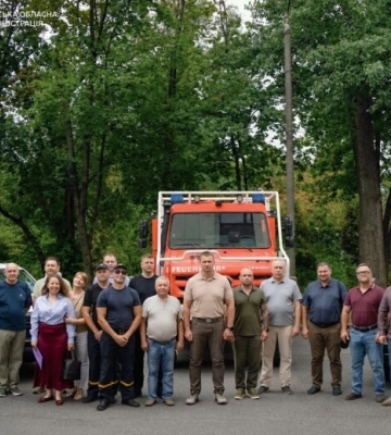 Дніпропетровщина отримала пікапи та пожежну машину за 500 тисяч євро від Німеччини
