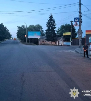 На Житомирщині до лікарні потрапили дві дівчини, яких збив автомобіль, - поліція