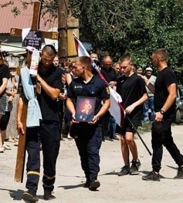 В Кривом Роге простились с отцом и сыном, которые погибли во время атаки на АЗС