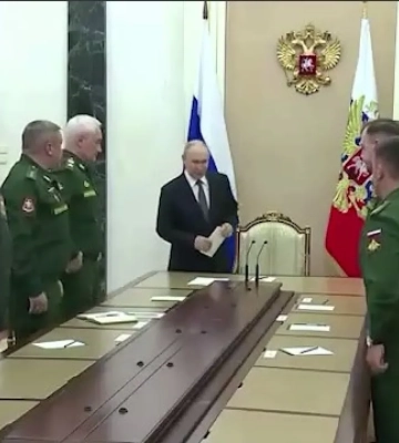 Путин переназначил командующих на фронте: подробности. ВИДЕО