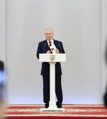 «Главный страх Кремля — ура-патриоты». Какую комедию разыгрывает Путин накануне выборов и какое решение уже принял по поводу мобилизации — интервью с Денисенко