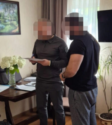 На Дніпропетровщині ДБР затримало начальника підрозділу поліції охорони, який збирав «данину» з підлеглих
