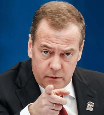 Медведев назвал "дураками" россиян, выступающих против войны в Украине
