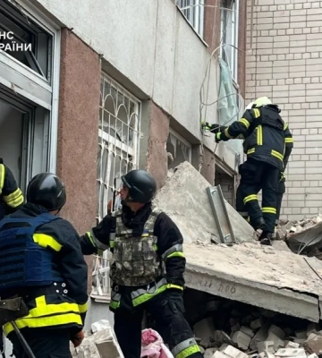 Пошкоджені гаражі, під прицілом були території двох підприємств: РФ атакувала Чернігів реактивними БпЛА