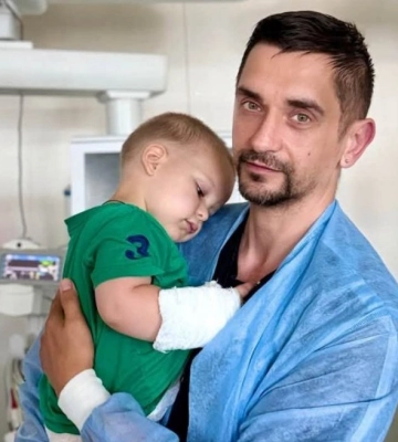 В Києві врятували дворічного хлопчика, якого вкусила змія
