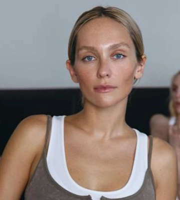 "Мама выходит из декрета": ROXOLANA выпустила новую песню "Червона  и сумна" и клип к ней