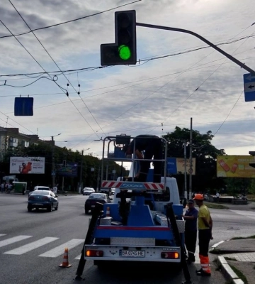 У Кропивницькому перевіряють світлофори та оновлюють розмітку біля навчальних закладів