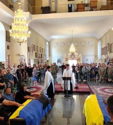 Полтавська громада попрощалась із двома загиблими захисниками України