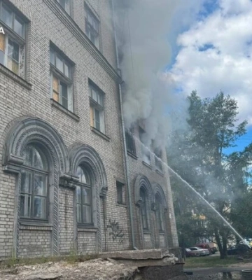 У Подільському районі Києва горить недіюча школа 