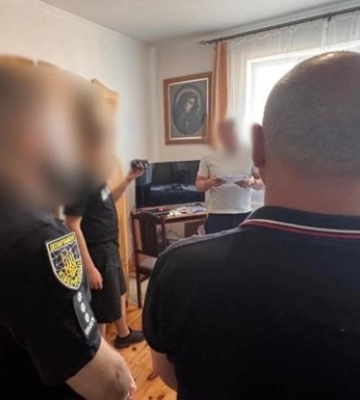 На Львівщині прийомний батько упродовж року ґвалтував 14-річну дівчинку