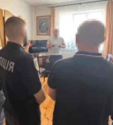 На Львівщині прийомного батька підозрюють у систематичному зґвалтуванні неповнолітньої вихованки