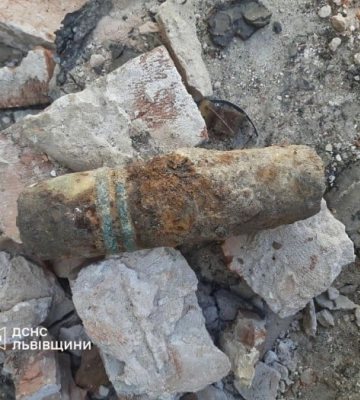 Боєприпас часів Другої світової виявили під час ремонту дороги у Львові