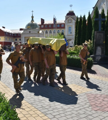 Навіки 51: у Луцьку попрощалися із полеглим на війні Героєм Костянтином Бойком