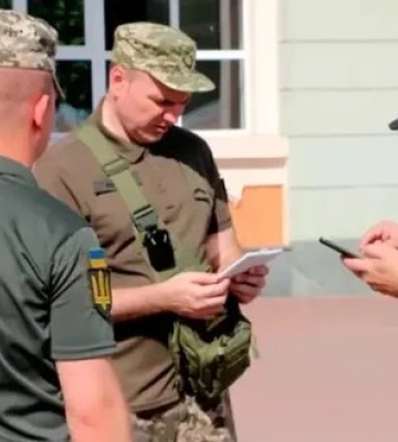 Водій Audi у Луцьку збив військового ТЦК під час перевірки документів та втік: його затримано