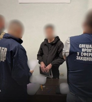Будет судим пограничник, который организовал уклонистам выезд за $30 тысяч и распространял порно. ФОТО