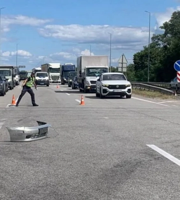 ДТП на трасі Київ-Чоп: рух ускладнено, вільна одна смуга