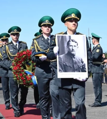 В Украину вернули прах Евгения Коновальца — фото
