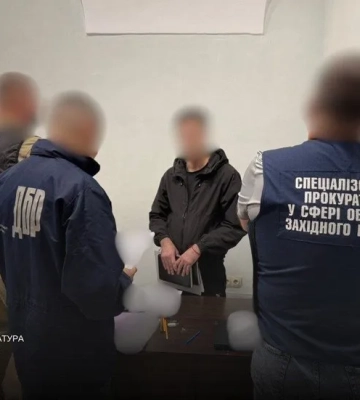 Судитимуть прикордонника, який організував ухилянтам виїзд за $30 тисяч і розповсюджував порно. ФОТО