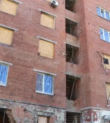 В Полтаве восстанавливают дом после российского обстрела