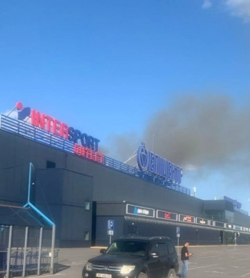 ЧП под Днепром: в строительном гипермаркете вспыхнул большой пожар, людей срочно эвакуируют