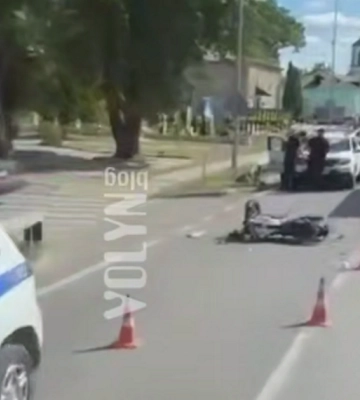 У Луцькому районі авто зіткнулося з мотоциклом, постраждав підліток