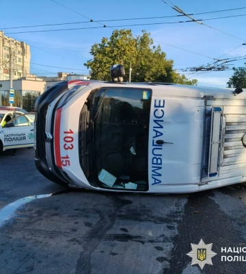 У Рівному сталась ДТП за участю швидкої, постраждали троє медиків