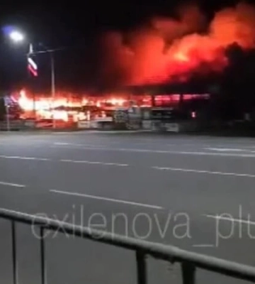 В окупованому Єнакієвому спалахнув ТЦ «Галактика»: перед пожежею чули вибухи