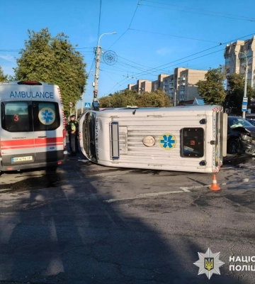 У Рівному ДТП за участю швидкої: троє медиків отримали травми