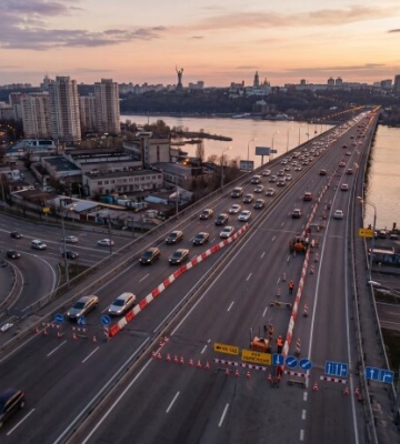 На Південному мосту в Києві на кілька днів звузять рух