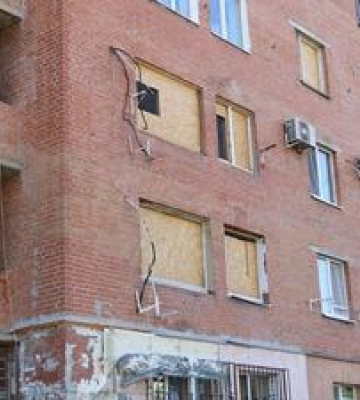 У Полтаві відновлюють будинок, пошкоджений внаслідок російського обстрілу