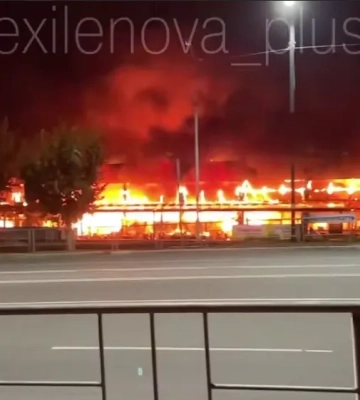 Відео: на ТОТ Донеччини згорів ТЦ Галактика
