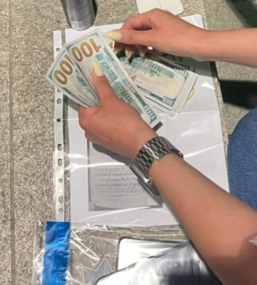 $1,4 тис. хабаря за видалення з бази розшуку: в Одесі 20-річного молодика судитимуть за зловживання впливом